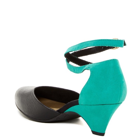 BC Burn Brighter Kitten Heels - Picture 3 of 3